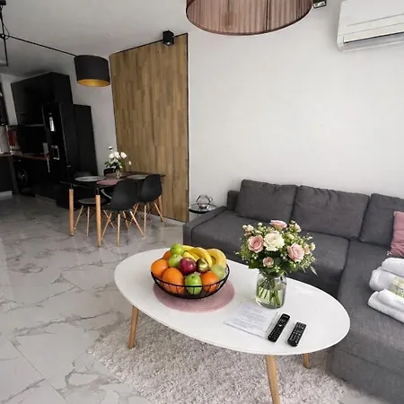 Delux 2 - модерен до стария град и източната порта с гараж Apartament *