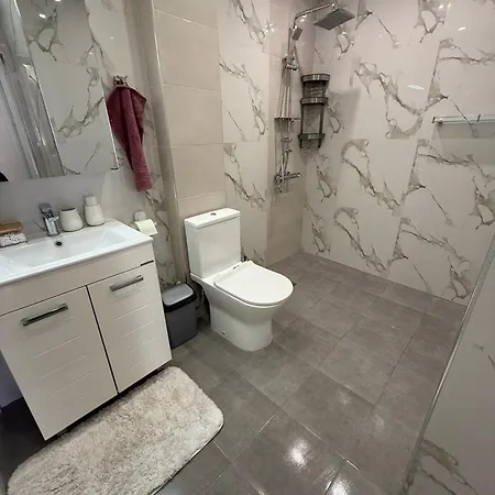 Apartament Delux 2 - модерен до стария град и източната порта с гараж *