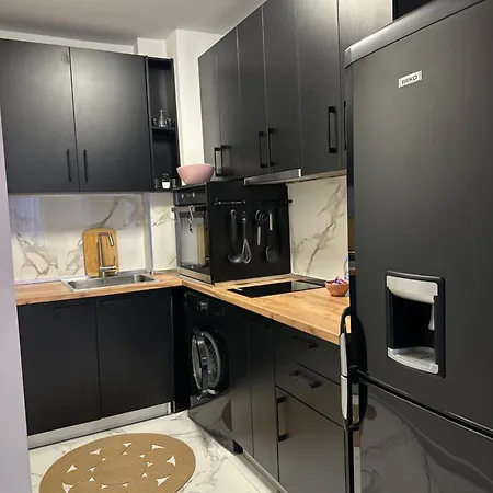 Apartment Delux 2 - модерен до стария град и източната порта с гараж